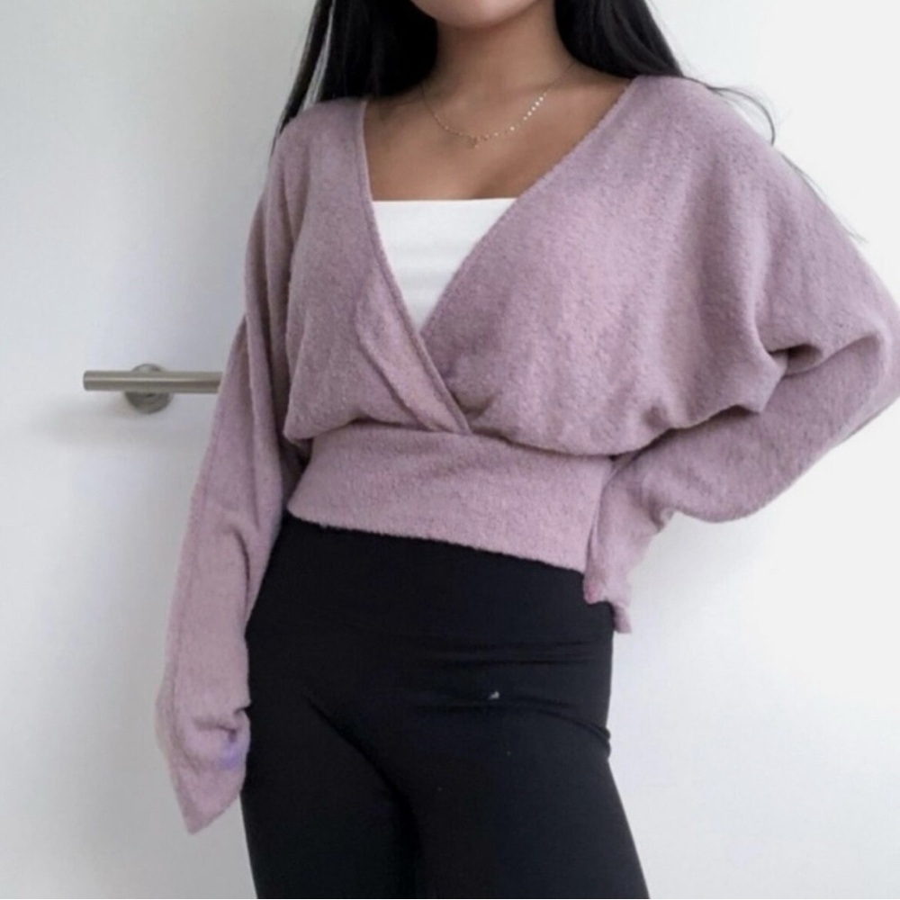 Urban Outfitters Crop Top V-Neck Sweater